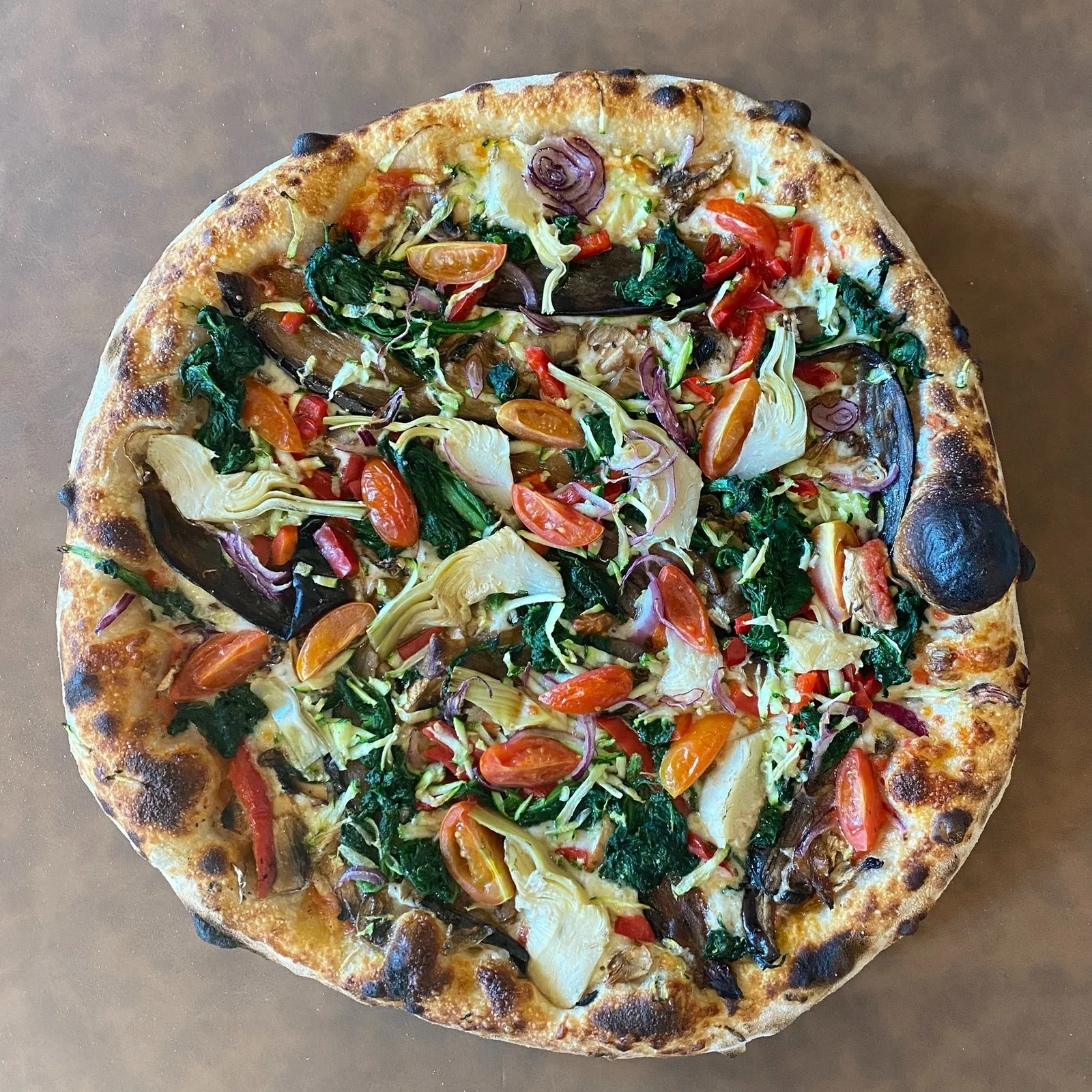 Pizza cuite au feu de bois